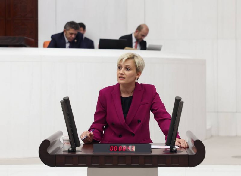 ÖĞRETMENLERE ŞİDDET UYGULAMAK YERİNE VERİLEN SÖZLERİ TUTUN!
