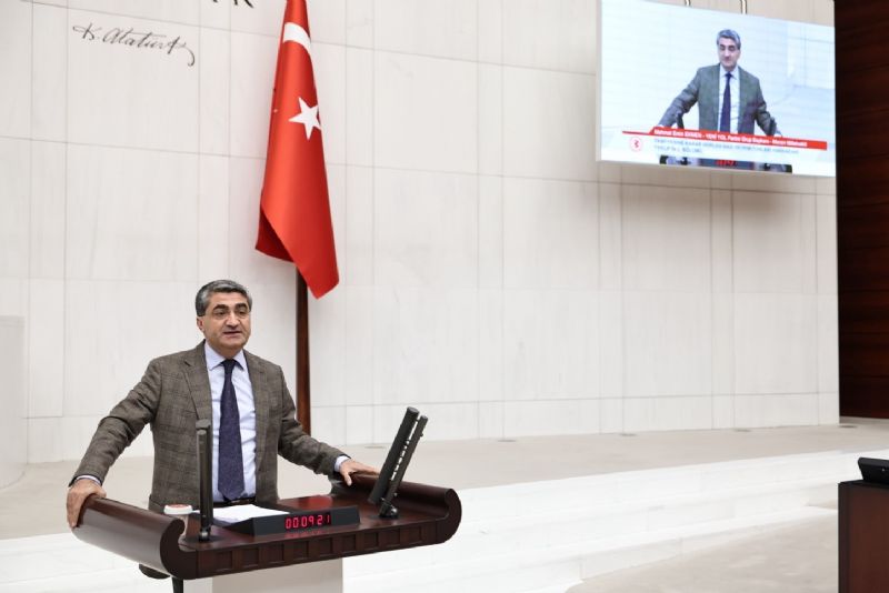 EKMEN: CUMHURİYET’İN GÜVENCESİ HUKUKTUR