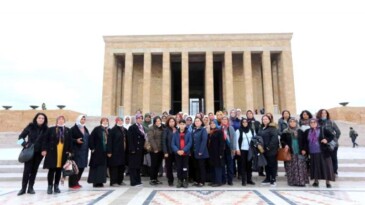 Mezitli’nin üretici kadınları Anıtkabir’i ziyaret etti