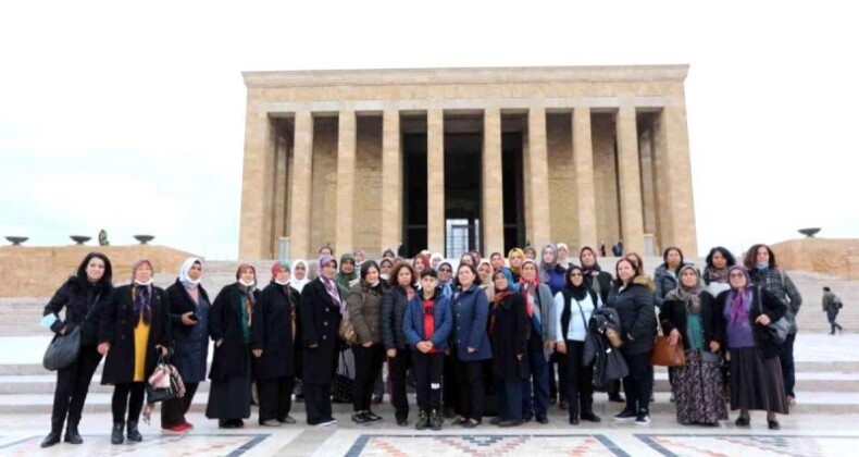 Mezitli’nin üretici kadınları Anıtkabir’i ziyaret etti