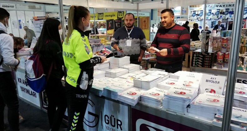 Mersin polisi, vatandaşları trafik konularında bilgilendirildi