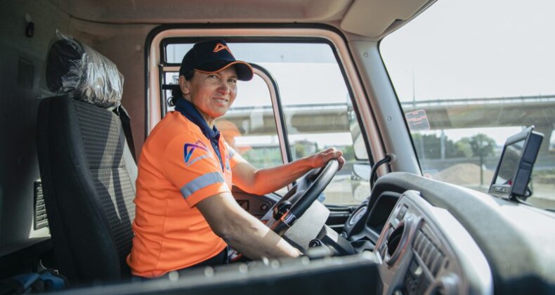 Süpürge kamyonunda bir kadın şoför: Gülsüm Buko Türben