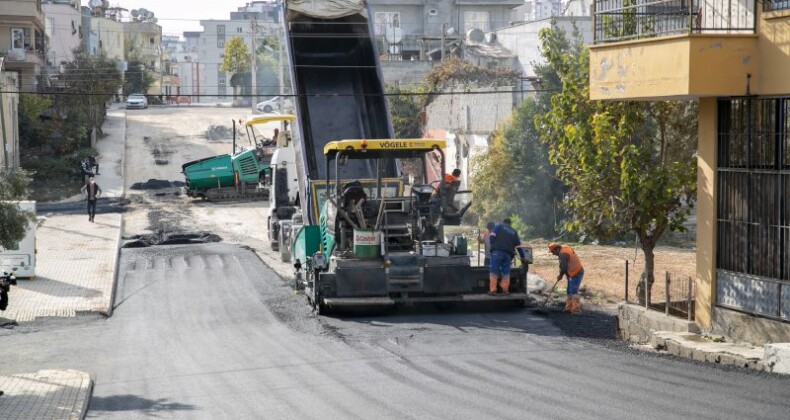 Büyükşehir Belediyesi Yol Yenileme Çalışmalarına Son Hız Devam Ediyor