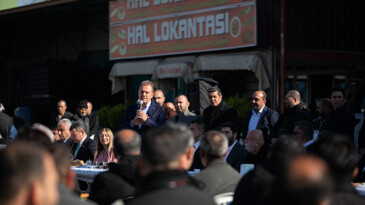 Seçer, hal esnafı ile bir araya geldi