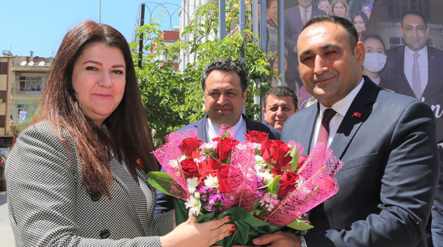 “KADINLAR TOPLUMUN ÇOK MÜSTESNA DEĞERİDİR”