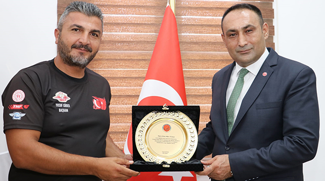 TMF’DEN BAŞKAN YILMAZ’A PLAKET                                                   