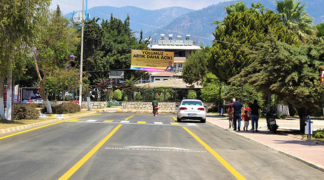 ŞEHRİN BATI YAKASINDA YOLLAR YENİLENİYOR