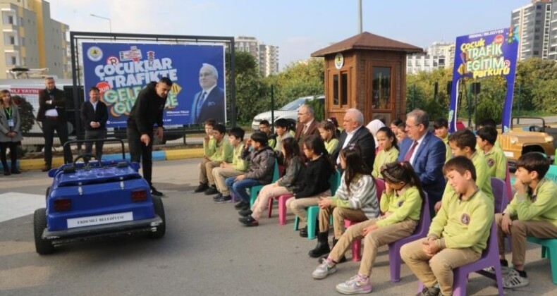 Çocuklar eğlenerek öğreniyor: 10 bin öğrenciye trafik eğitimi