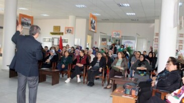 Prof. Dr. Uğuz “Deprem değil, zihnimiz bizi yıkmaya başlar”