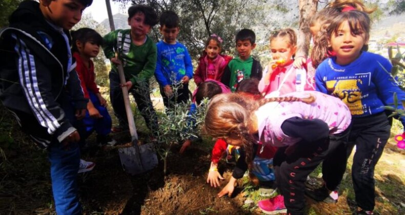 Mersin’in tüm okullarında ‘Yarın Sen de Bir Fidan Dik’ etkinliği