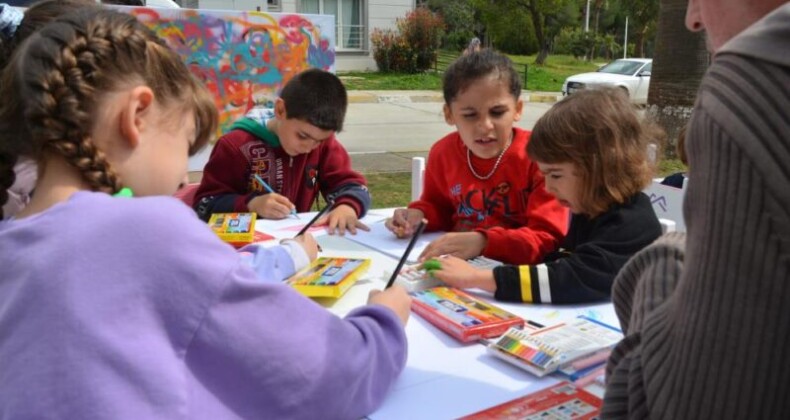 Depremzede çocuklar, çizim atölyesinde buluştu