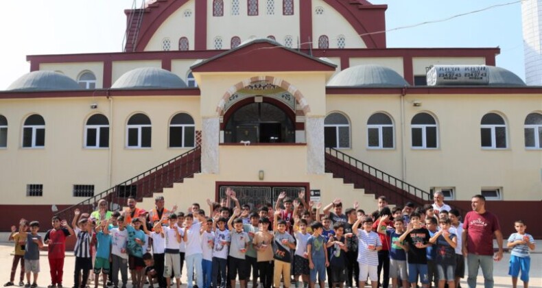  KUR’AN KURSU ÖĞRENCİLERİNE DONDURMA SÜRPRİZİ