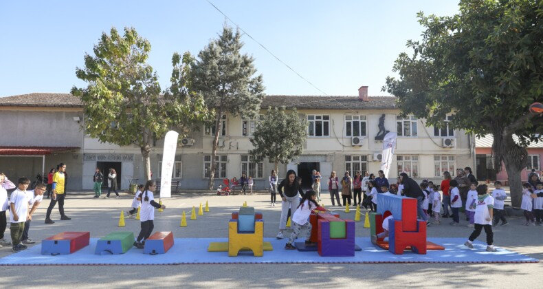 Mersin’de sporbüs ile çocuklar sporla buluşuyor