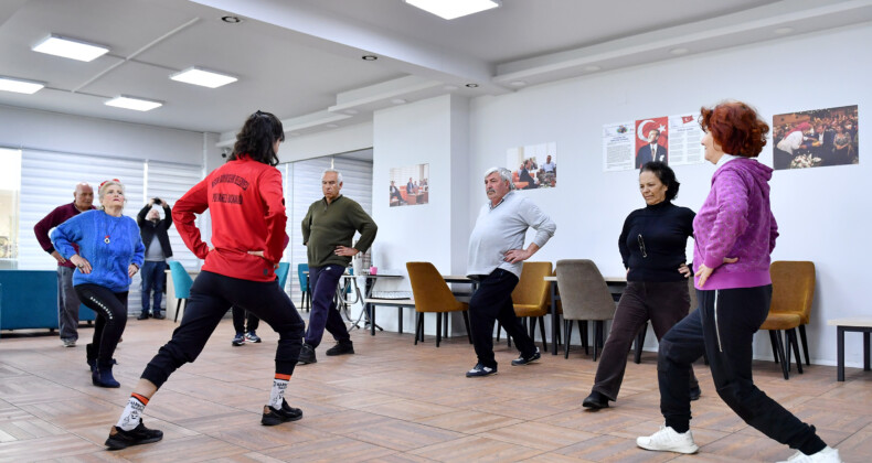 Mezitli Emekli Evi üyelerine sabah sporu