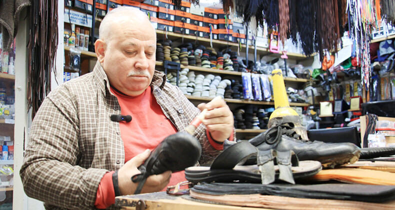 Ayakkabı tamircileri çırak bulmakta zorlanıyor