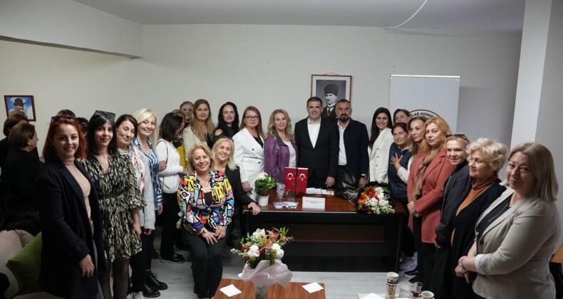 Tuncer, Türk Kadınlar Konseyi Derneği’ni ziyaret etti