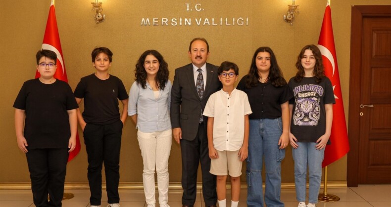 Vali Pehlivan, YKS ve LGS’de dereceye giren öğrencilerle bir araya geldi