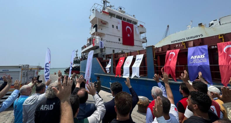 Yardım malzemeleri taşıyan ‘İyilik Gemisi’ Sudan’a uğurlandı