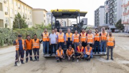 Mersin’de Büyükşehir Belediyesinin yol yapım çalışmaları sürüyor