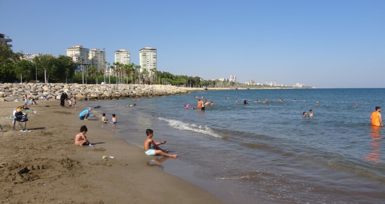 Mersin’de sıcak hava bunaltıyor