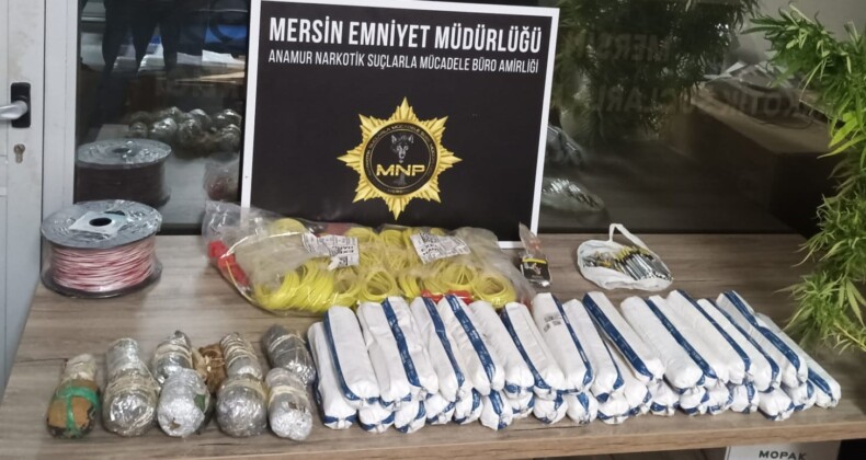 Mersin’de 19 kilo dinamit ve uyuşturucu ele geçirildi