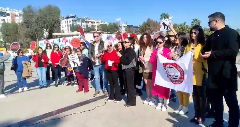 Hayvan Hakları Savunucuları, Kan Kokan Yasanın İptali İçin Sokağa Çıktı