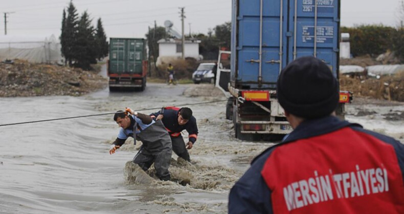 Mersin itfaiyesi 10 bin olaya müdahale etti