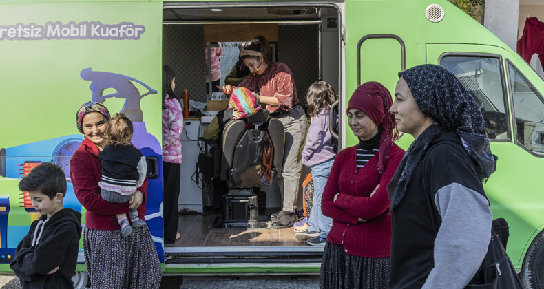 Mobil Kuaför aracı gönüllere dokunuyor