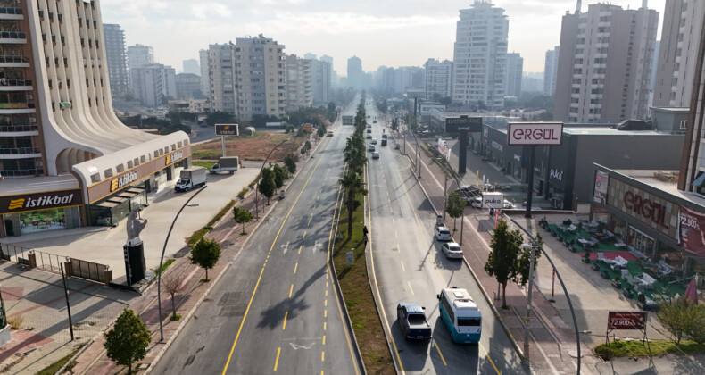 Yenilenen yol, esnafı memnun etti