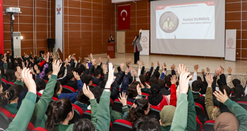 Öğrencilere Seminere Büyük İlgi