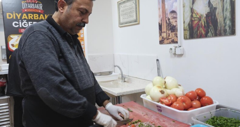 Memleketine döneceği günün hayaliyle yaşıyor