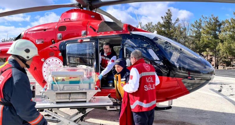 ‘İkiz Bebekler’ Helikopter Ambulansla Nakledildi