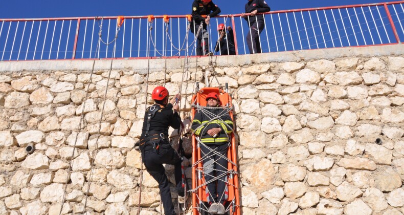 Mersin İtfaiyesi, Tecrübelerini Ermenek’te Paylaşıyor