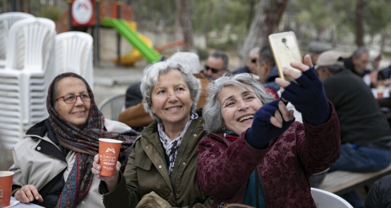 Mersin’de Emekliler Tabiat Parkı’nda Keyifli Bir Gün Geçirdi