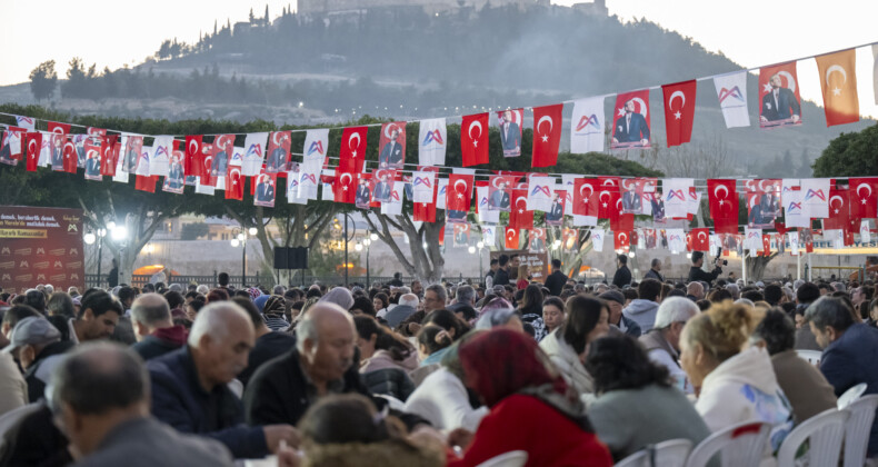 Seçer, Silifke’de Vatandaşlarla İftar Yaptı